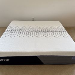 Nectar Luxe Hybrid King Mattress - Like New Condition