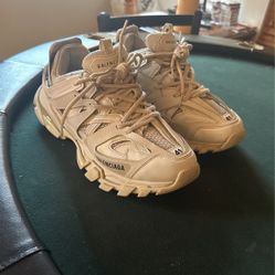 Balenciaga Tracks Size 8