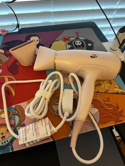 UCSD Move-out Sale! T3 Professional Ionic Hair Dryer with Original Styling Nozzle