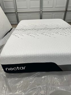 Nectar, Nectar Classic Memory Foam, Queen, Like New