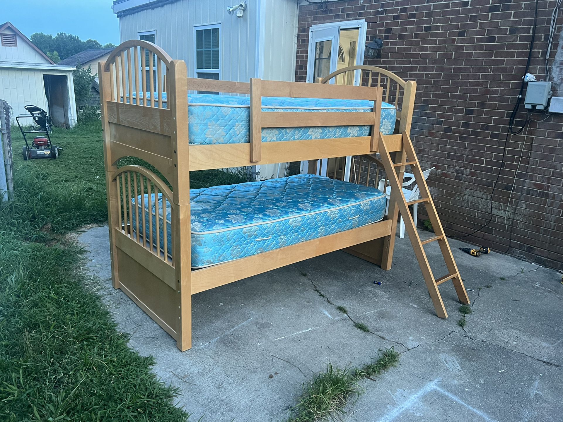 Twin Over Twin Bunk Or Two Twin Beds With Bunki Boards And Mattresses 