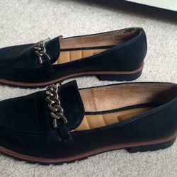  Me Too women's black loafers Size 7.5 US