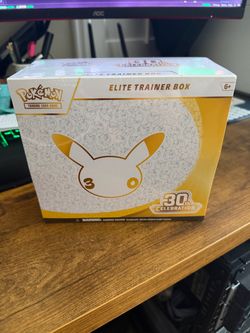 Pokémon 30th Celebration ETB