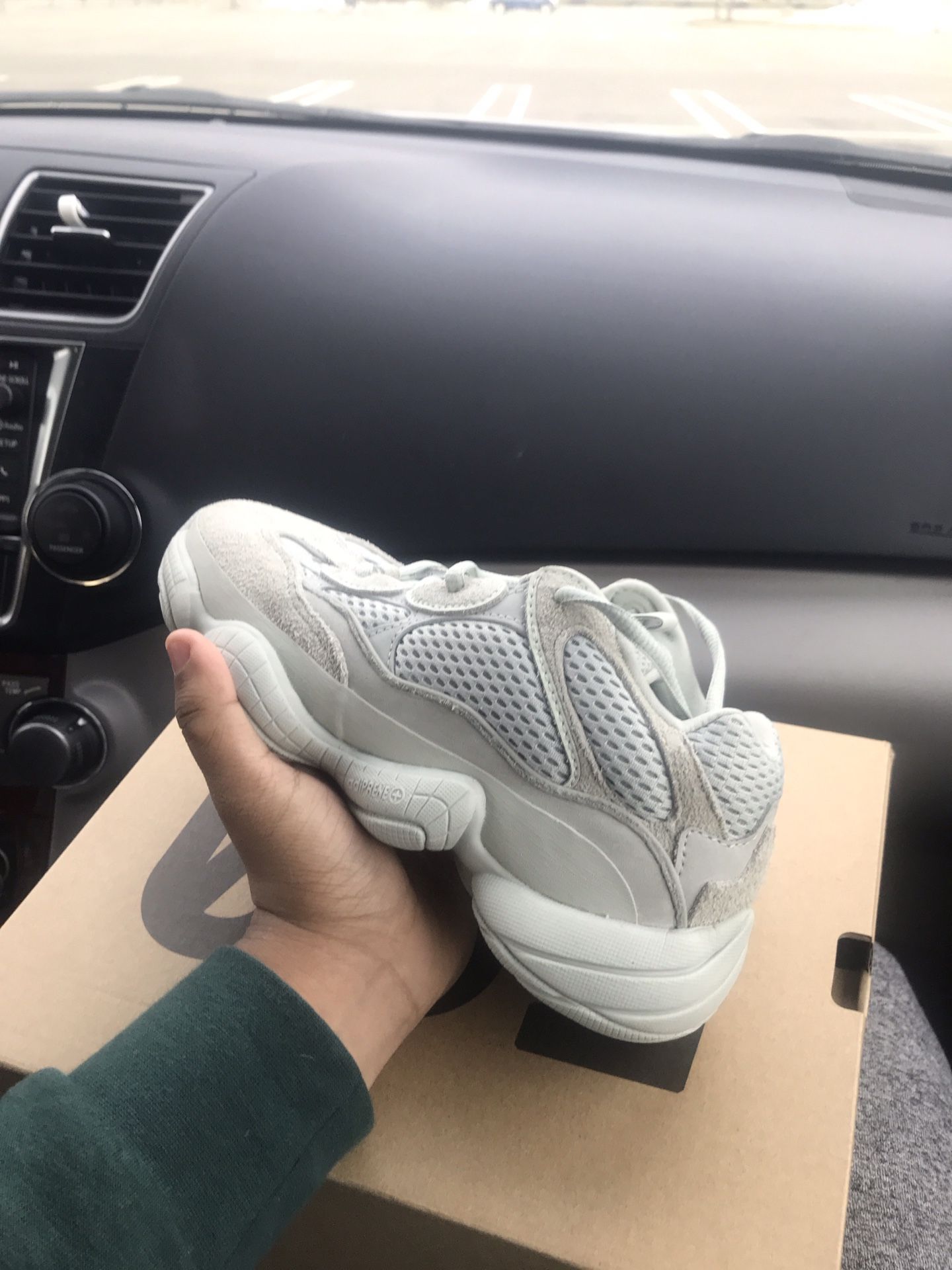Yeezy 500 salt read my description .