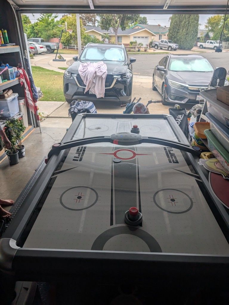 Air Hockey Table