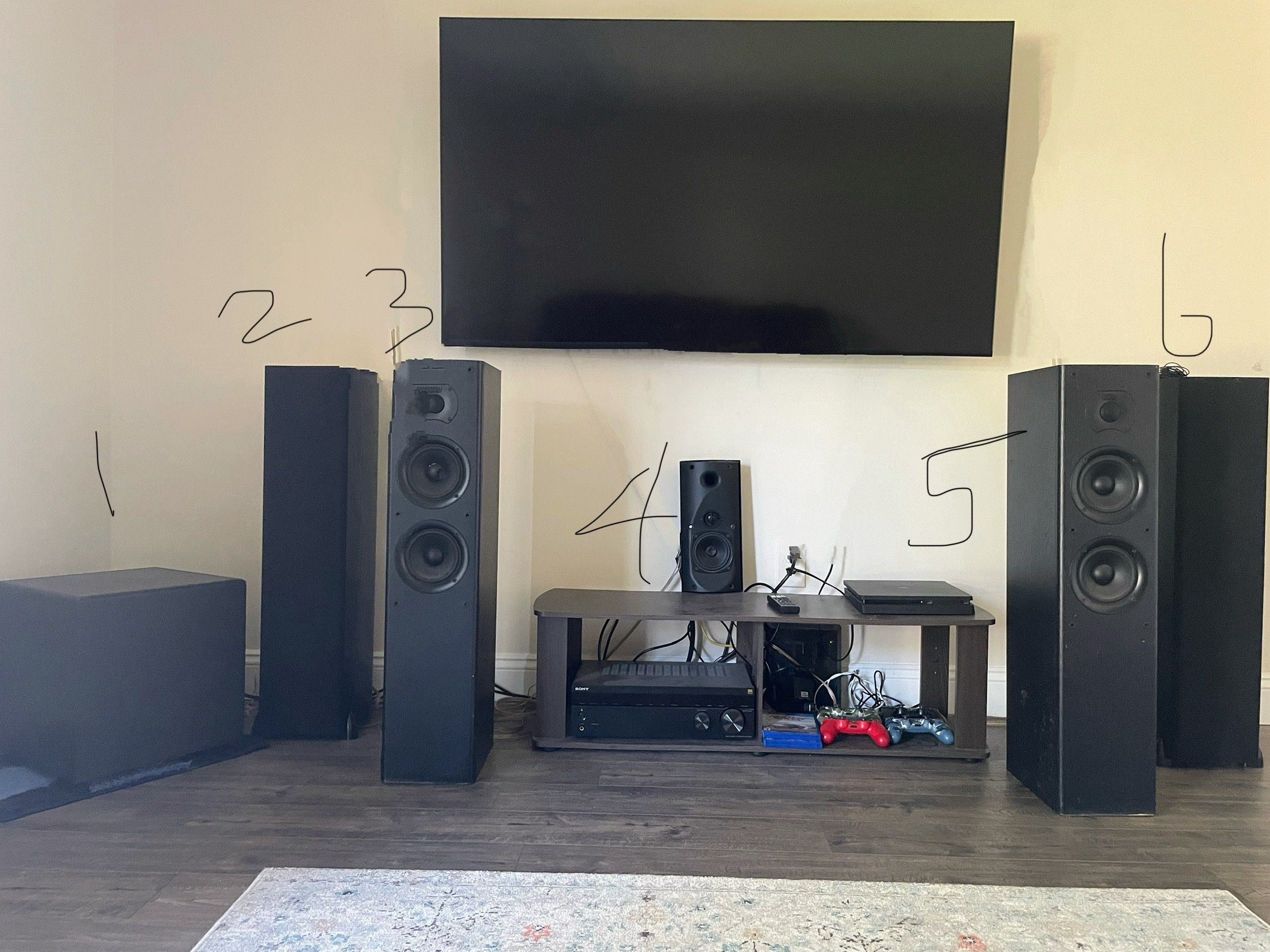 5 Speakers And 1 Subwoofer 