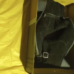 American Eagle Black Ankle 1" Suade Boots