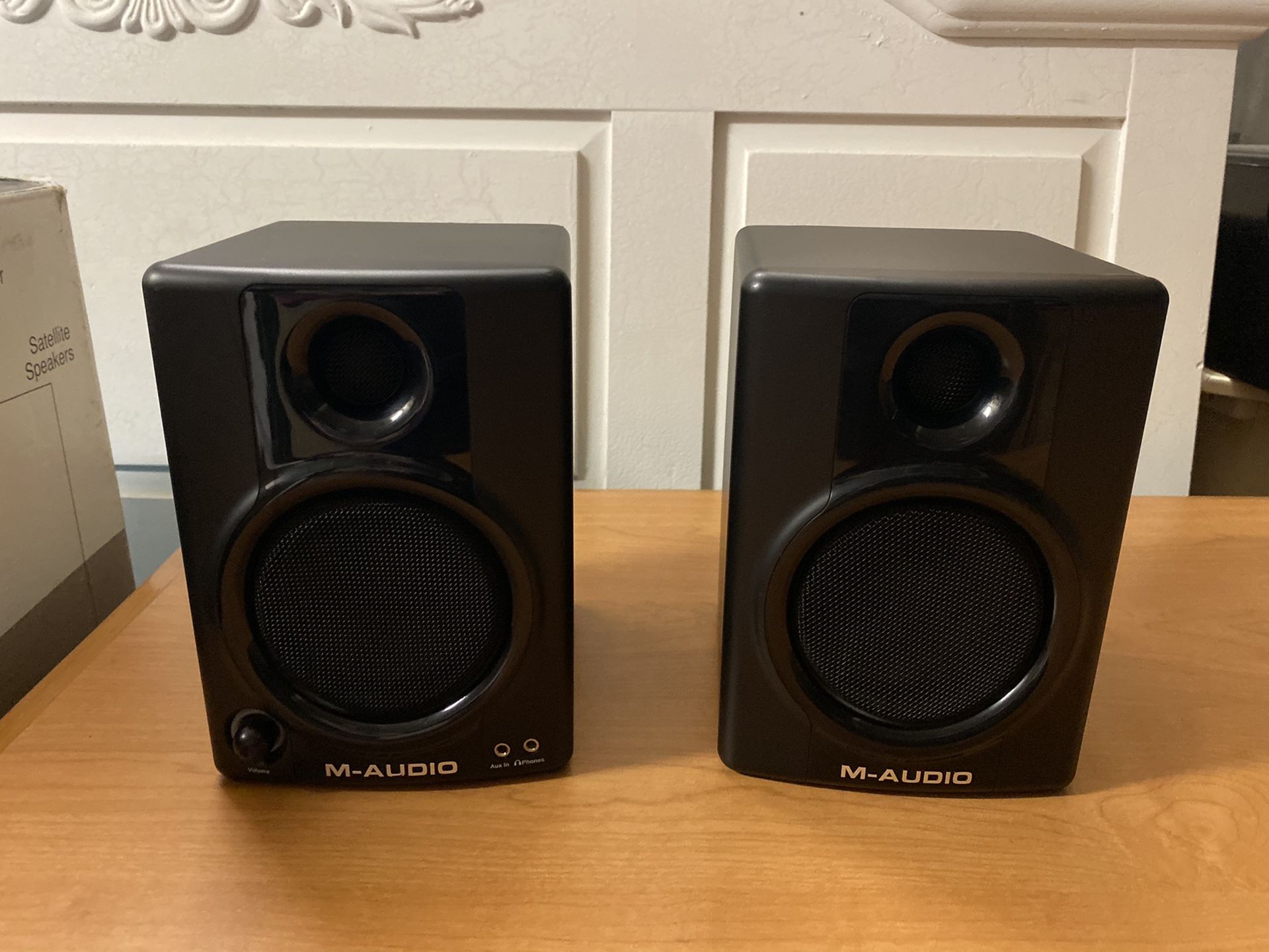 M-Audio Studiophile AV30 Speaker System