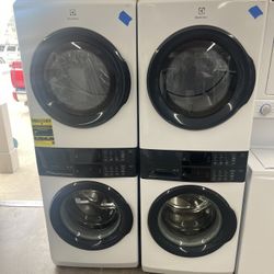 New Electrolux Washer Dryer Set (tower)