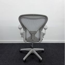 HERMAN MILLER CLASSIC AERON SIZE B FULLY LOADED DELIVERY AVAILABLE!!!