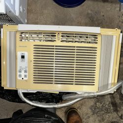 Frigidaire AC Unit 5,000 BTU