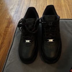 Supreme Air Force’s size 9.5