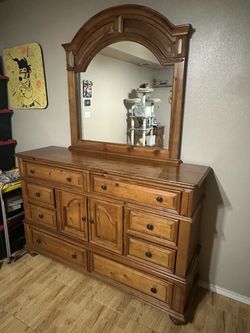 Traditional Wood Dresser with Attached Arched Mirror