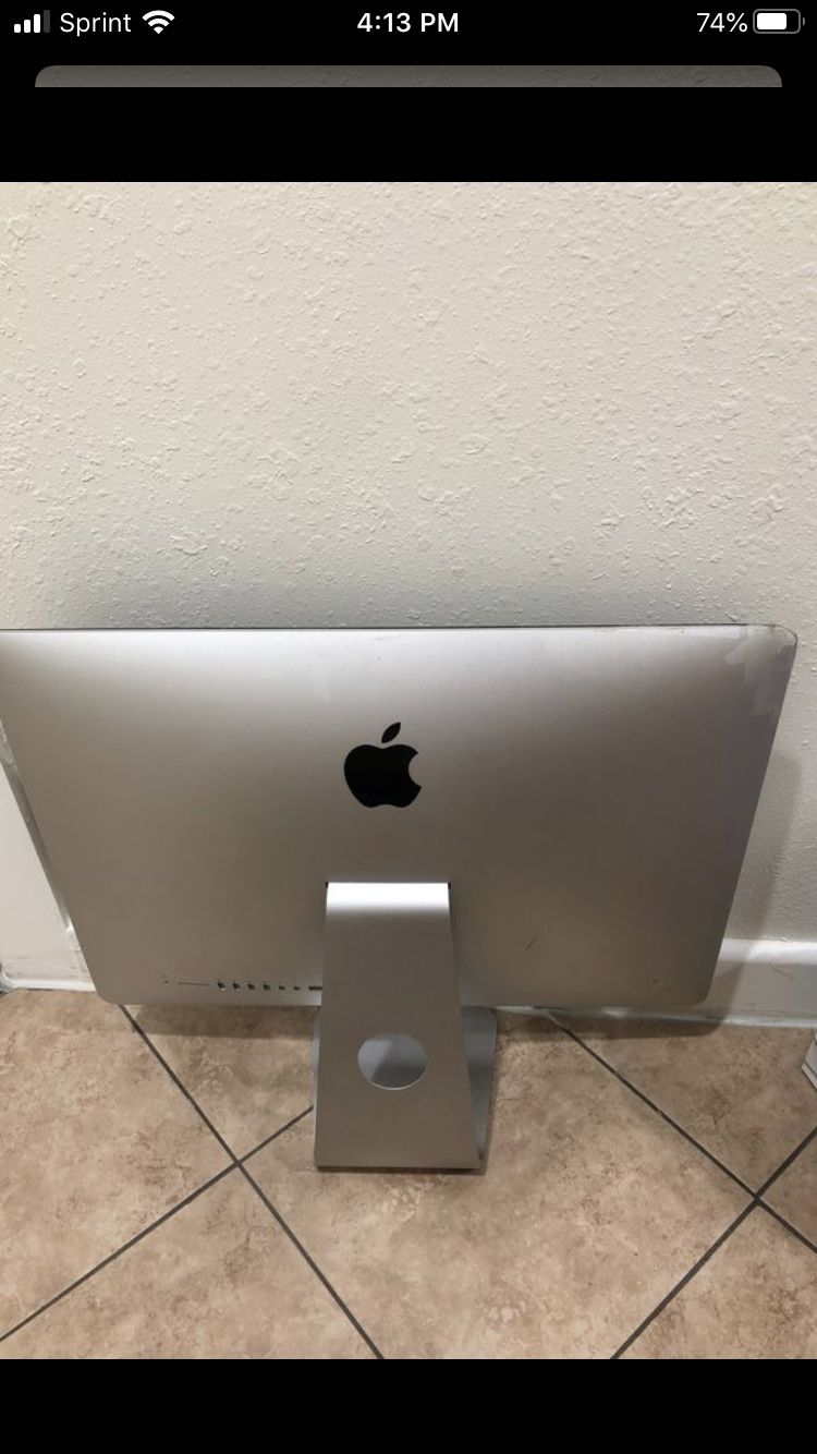 iMac 2017 works fine mouse/keyboard included