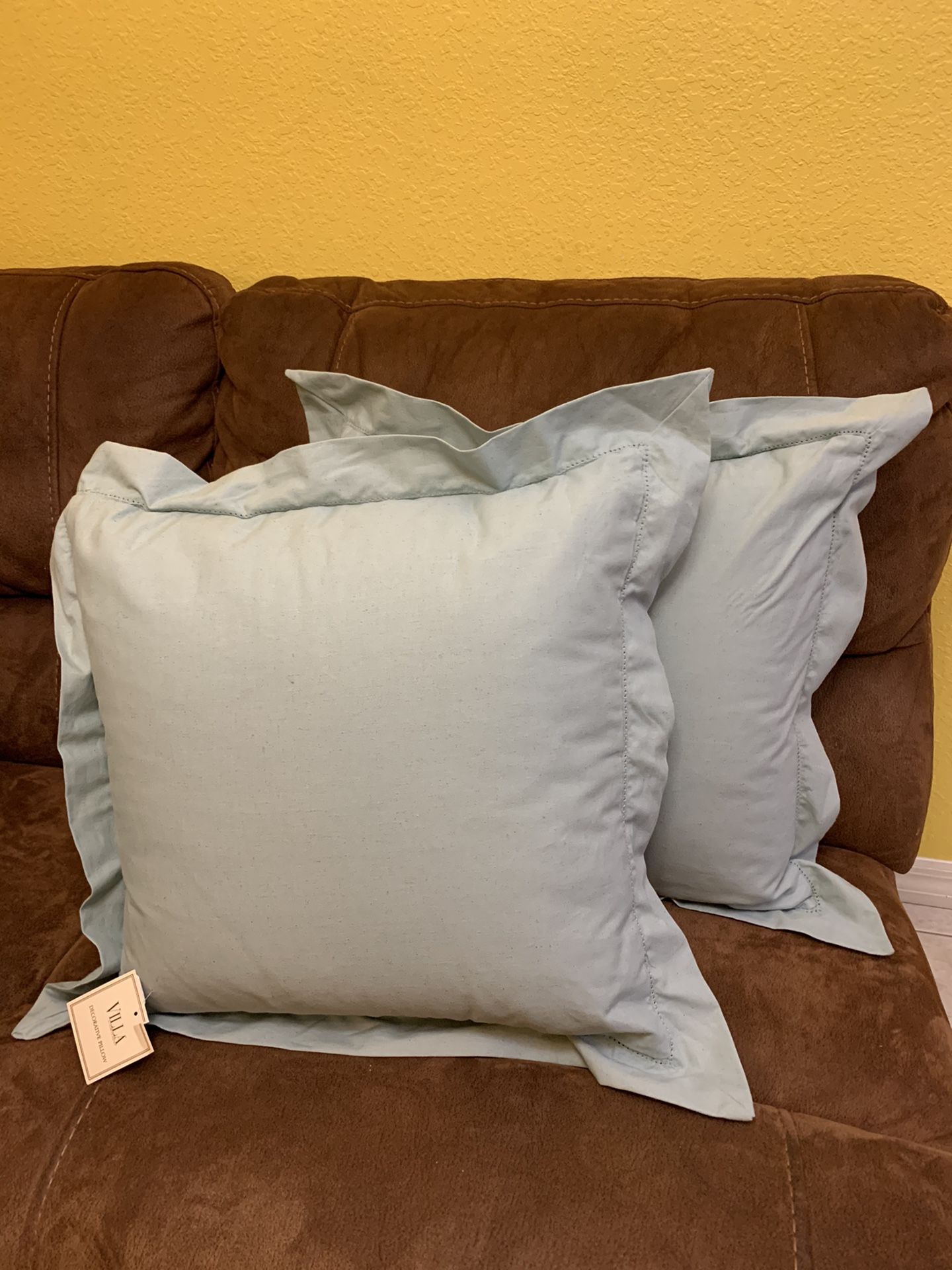 (Brand New)Villa decorative x2