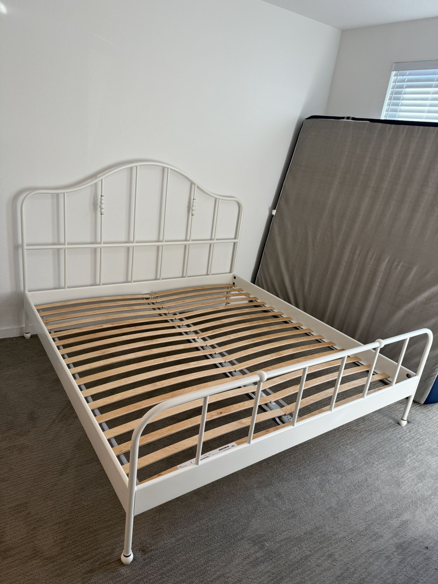 King Metal Bed Frame (mattress Not Included)