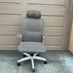 Office chair (comfortable and adjustable)