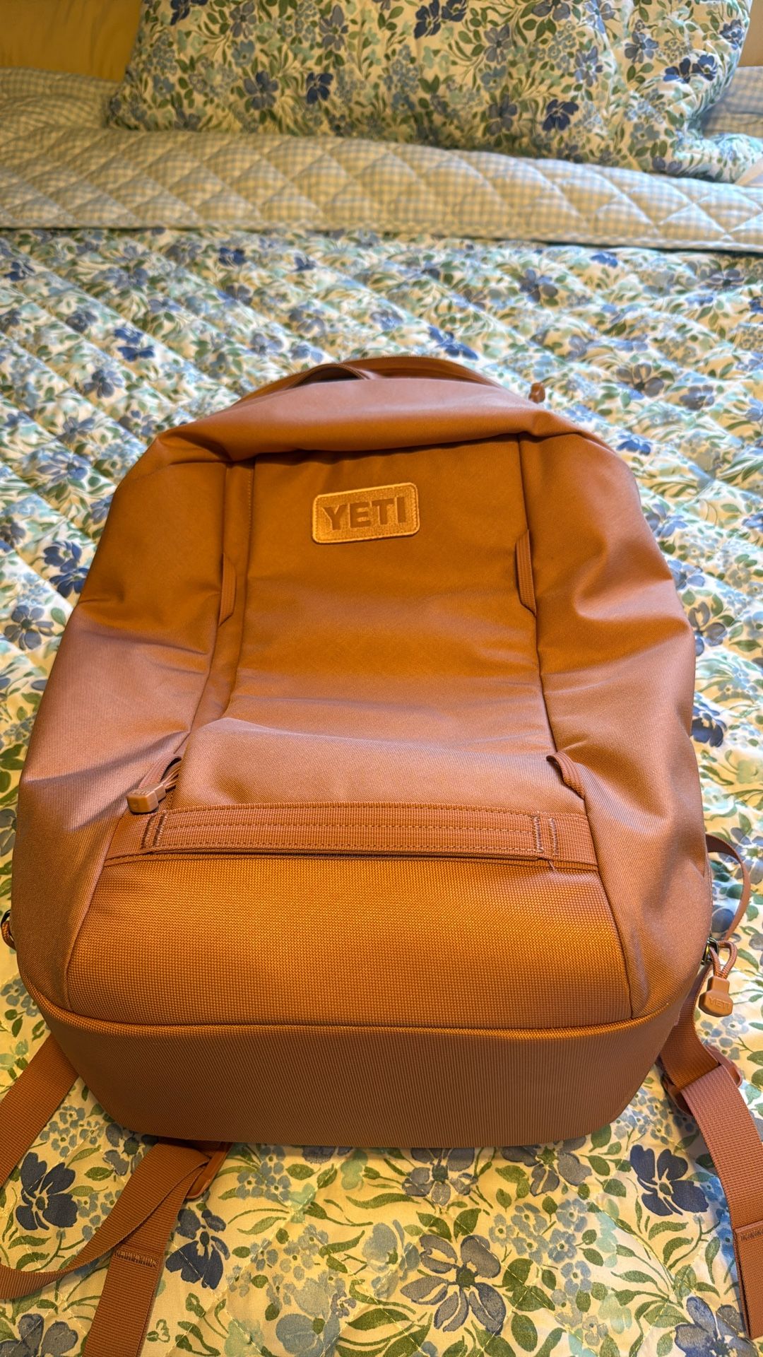 Yeti Sandstone carryon backpack