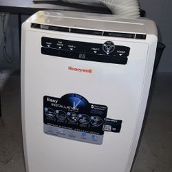 Honeywell Portable Air Conditioner/Heater 12,000 BTU W/ Dehumidifier & Fan All accessories included.