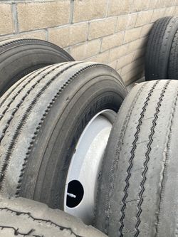 11r22.5 Steers And Rear Tires Comes With Rims