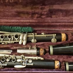 Vintage 1960's Clarinet, works great. Collectors item