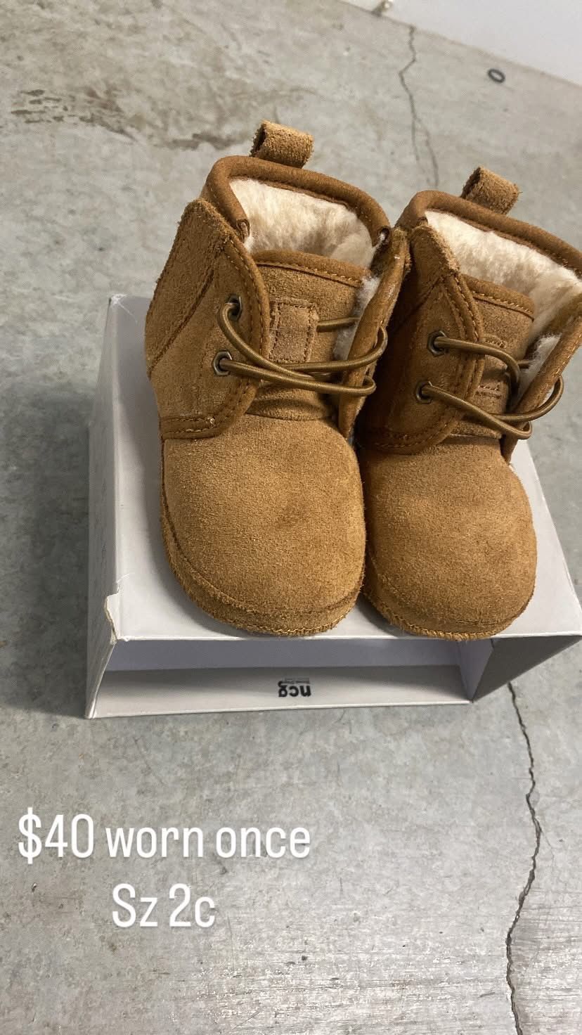 Ugg Boots,Brown,Sz 2c