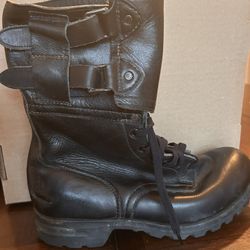 Men’s Combat Boot Size S, Great Shape