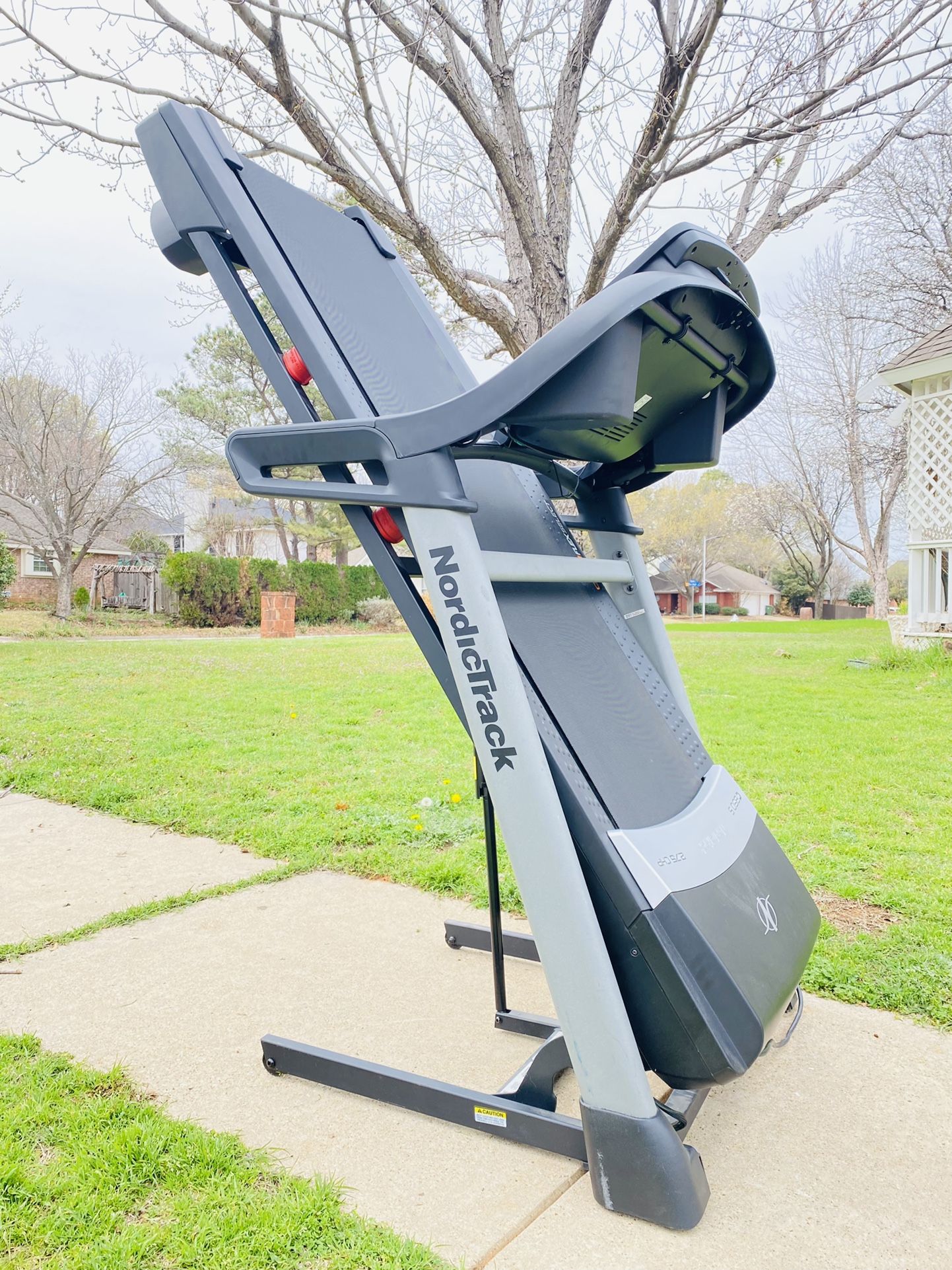 Nordictrack C850S Treadmill With Incline