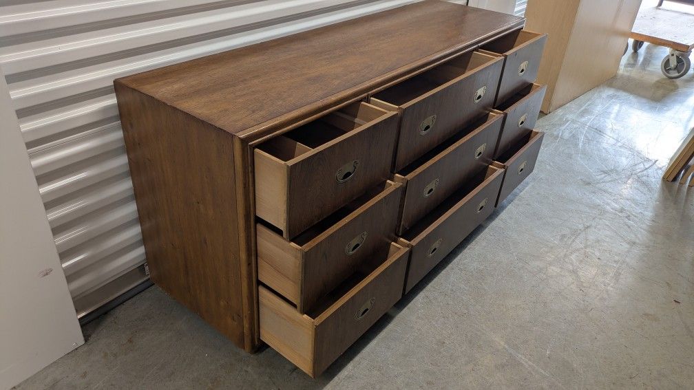Drexel Dresser. Free Delivery 👍
