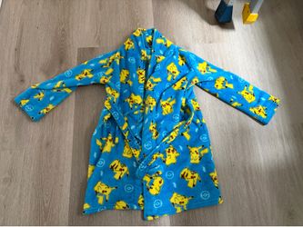 Pokémon Robe Boys M Medium Size 8/10
