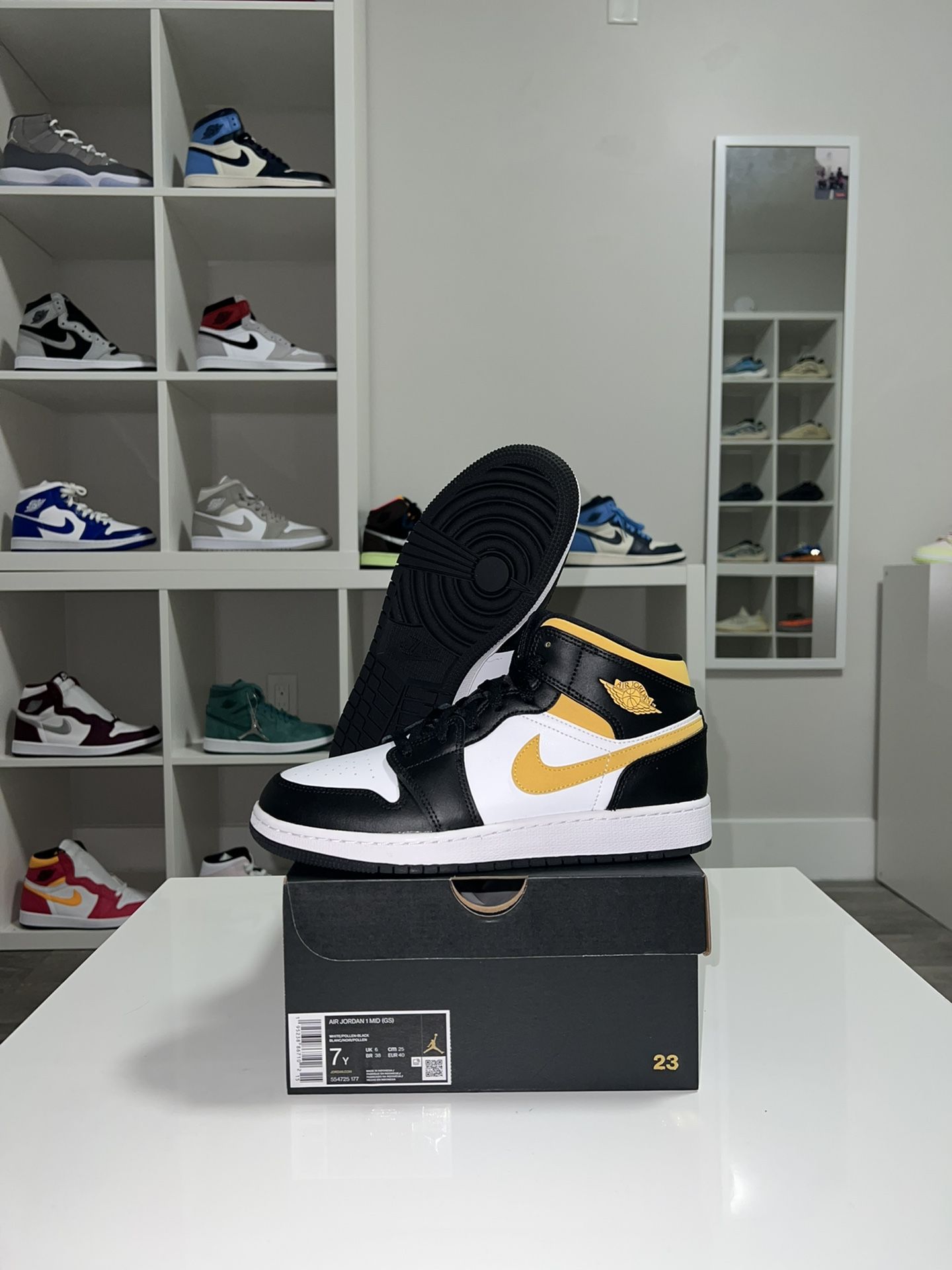 Jordan White Pollen Black Size Deadstock