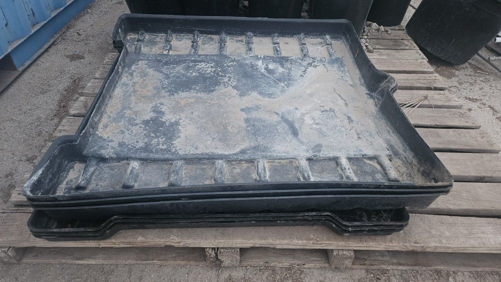 PORTABLE TOILET CONTAINMENT TRAYS