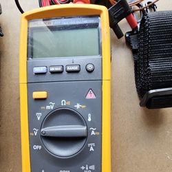 Fluke 233 True-RMS Industrial Logging Multimeter

(Like New)
