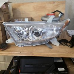 Headlight Assembly Toyota Highlander 