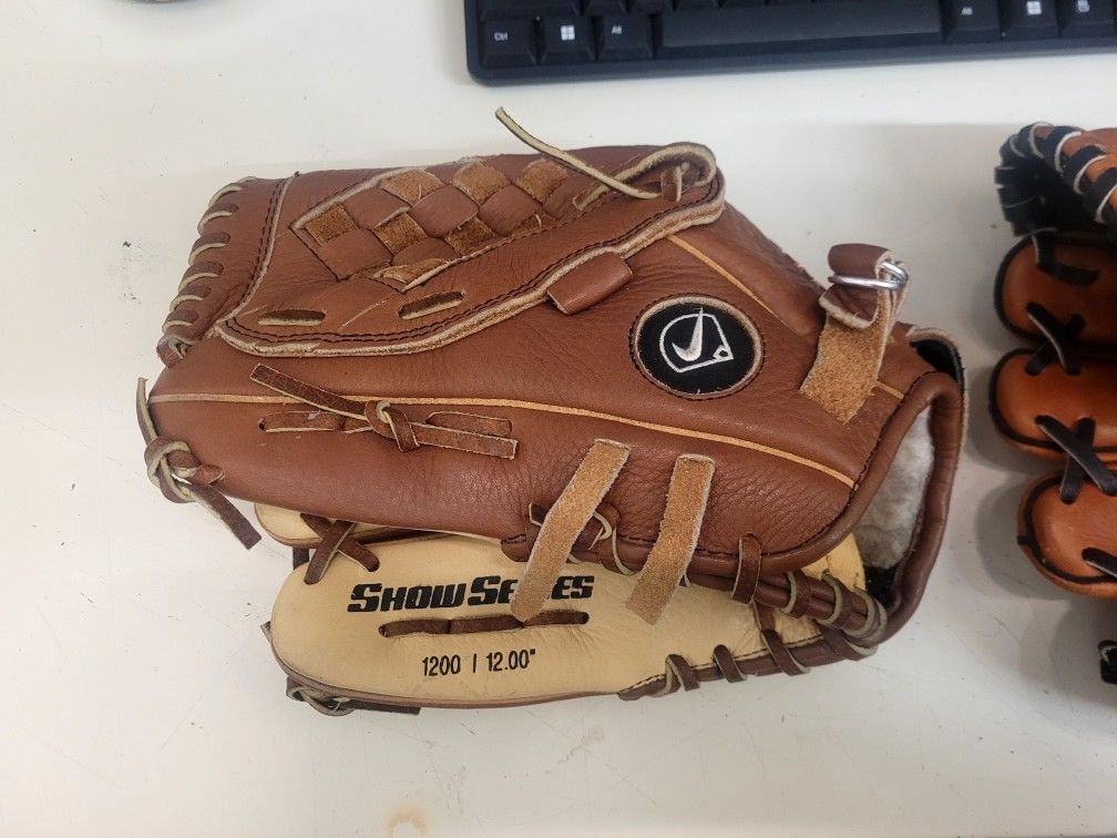BASEBALL GLOVE LHT ADULT LEATHER NEW CONDITIONw