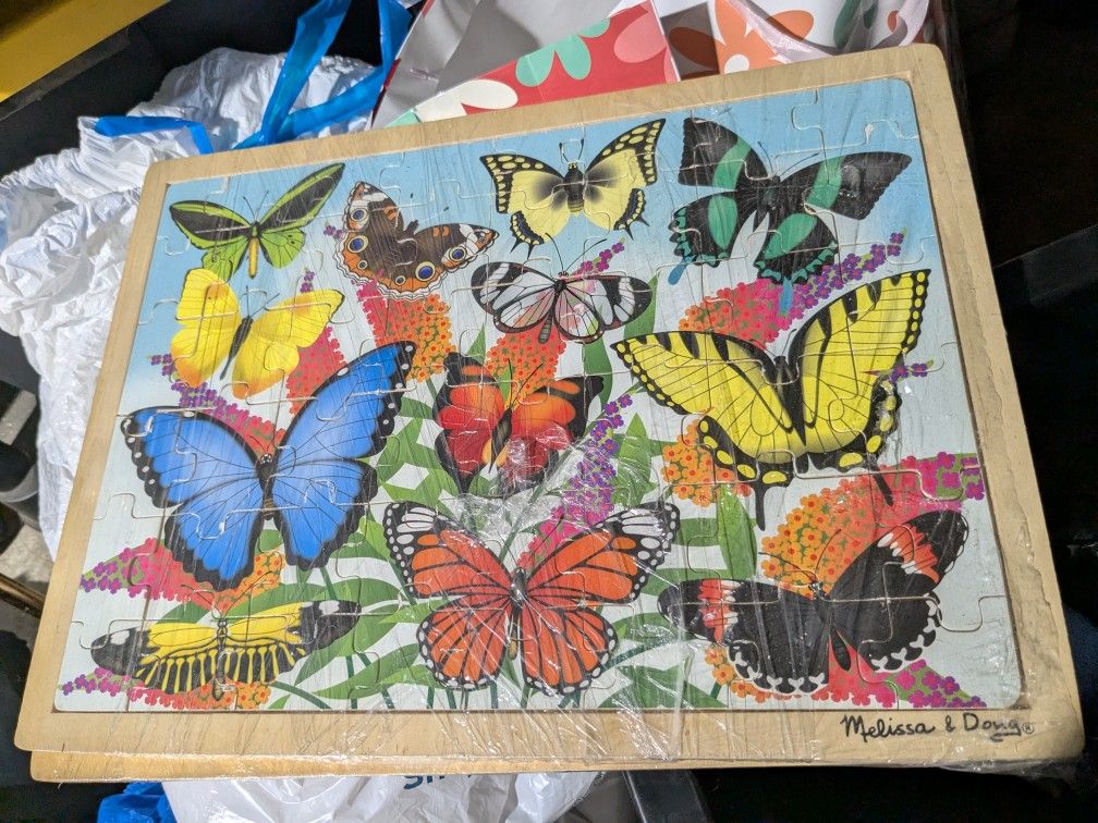 2 Wooden Melissa & Doug. Puzzles