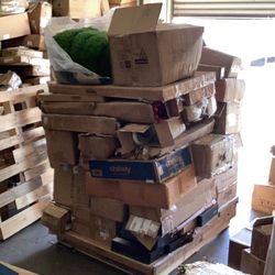 Pallet of miscellaneous items