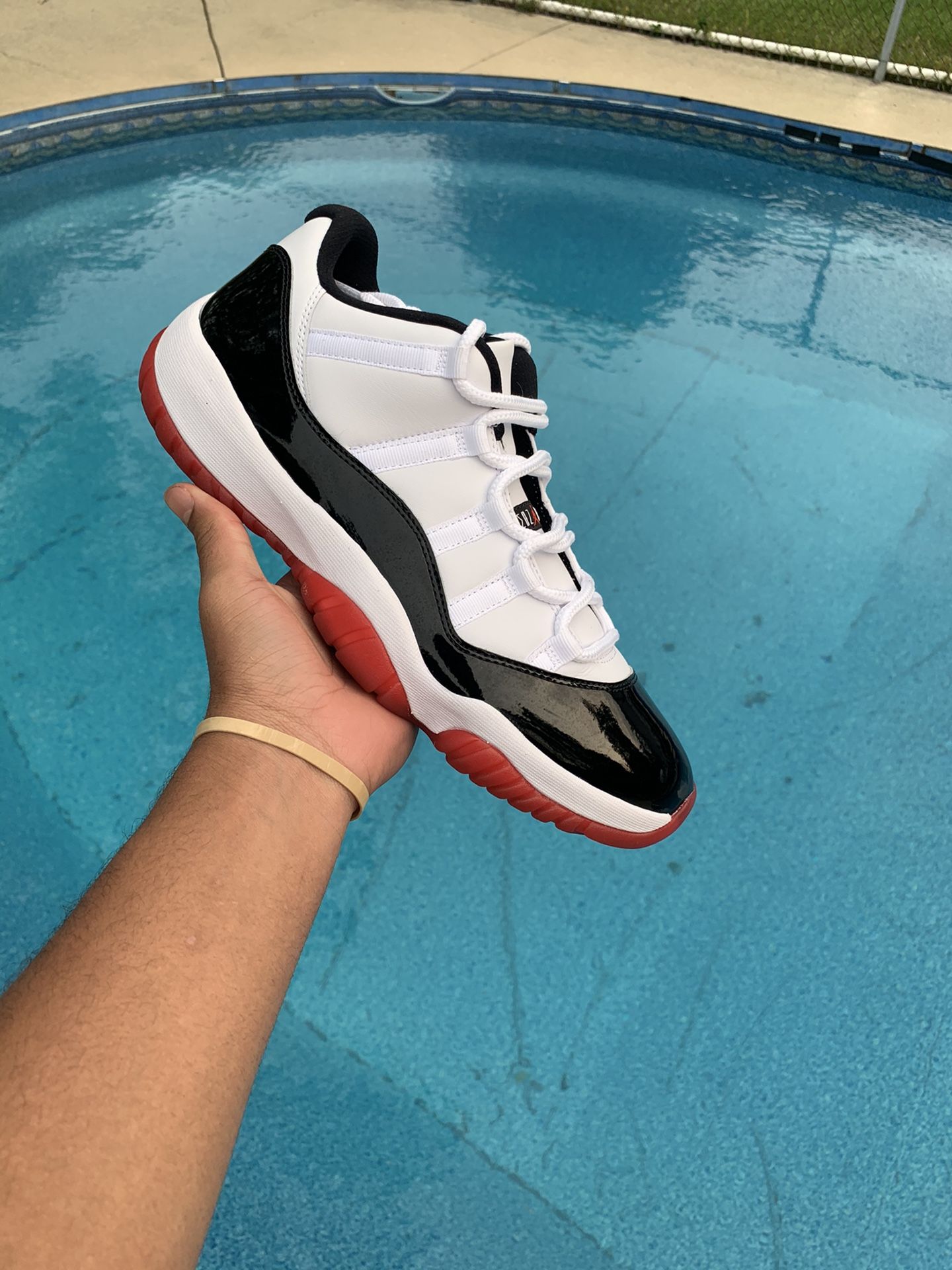 Jordan 11 low “concord bred” size 12