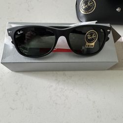 New!!! Ray-Ban Wayfarer Rubber black (Matte)_make Offer