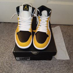 Jordan's New In Box Men Size 10.    4o2 383 391o 