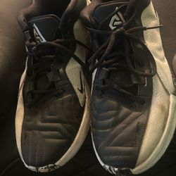 Basketball Shoes Size 11