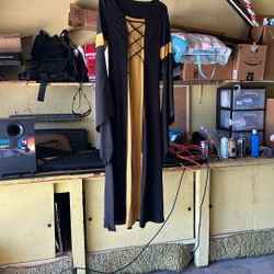 Hufflepuff Renaissance Dress & Robe - S