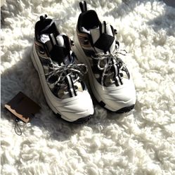 Burberry White and Black Unisex Sneakers