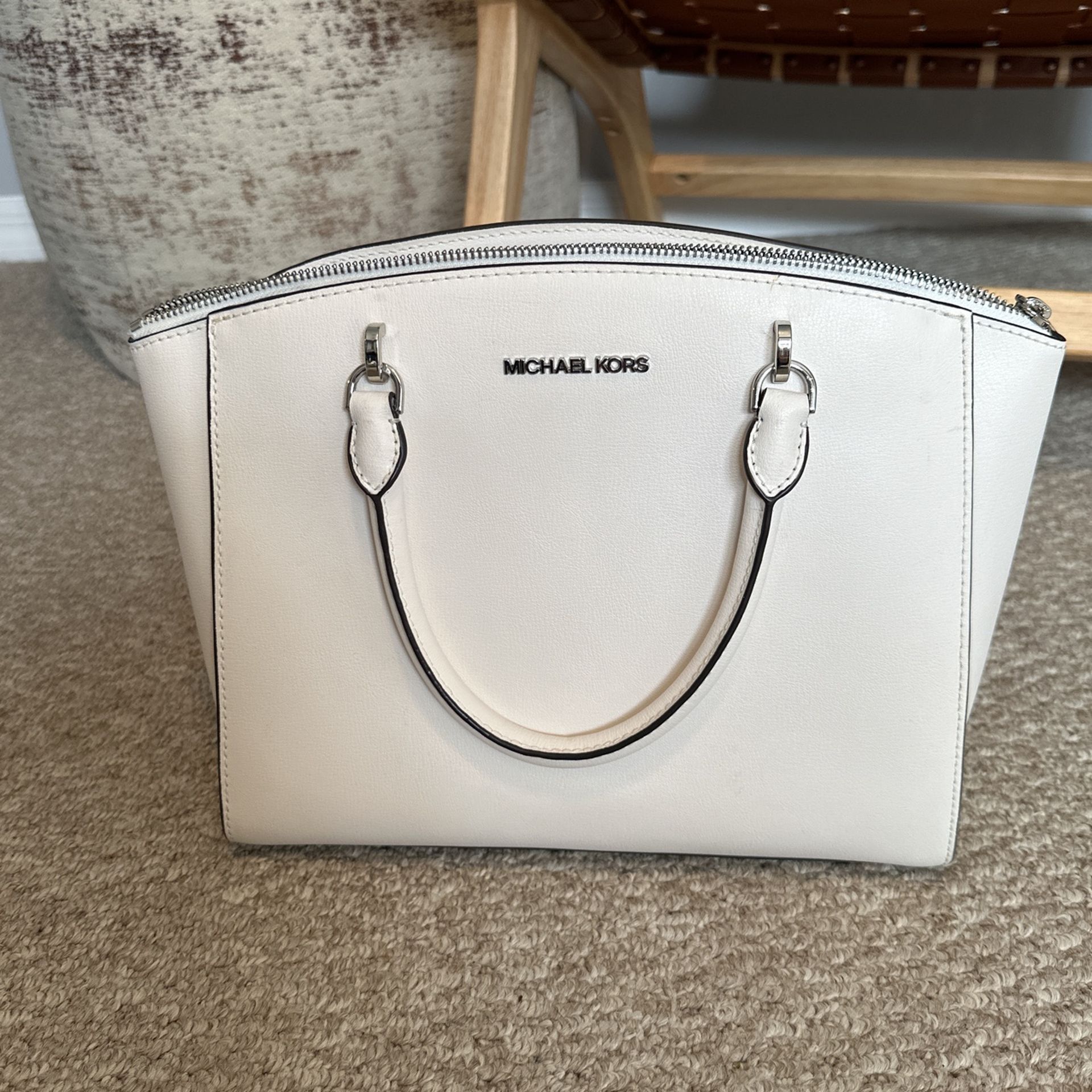Michael Kors White Purse Like New No stains Or Damage