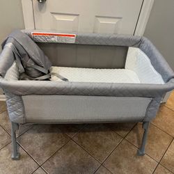 Bassinet Bedside Sleeper, Baby Crib for Newborn, Baby Bassinets Bedside Sleeper with 4 Auto-Lock