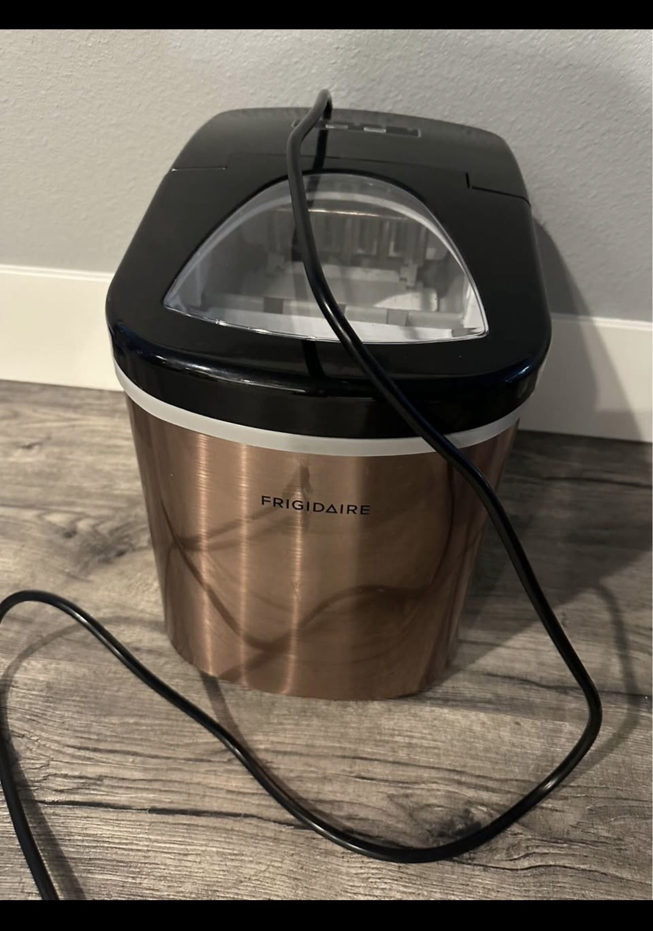 Frigidaire Ice maker 