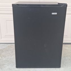 Kenmore Miniature Fridge 2.5ft^3