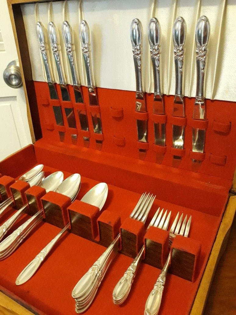 Community Silverplate "White Orchid" 1953, Serv for 8, 43 Pcs