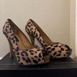 Designer Steve Madden High  Heels•Pumps•Leopard•Worn Once• Mint Condition•Size 8.5
