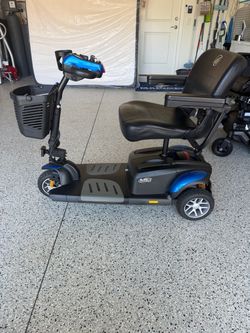 Golden Technologies BuzzAround EX 3-Wheel Scooter – Excellent Condition